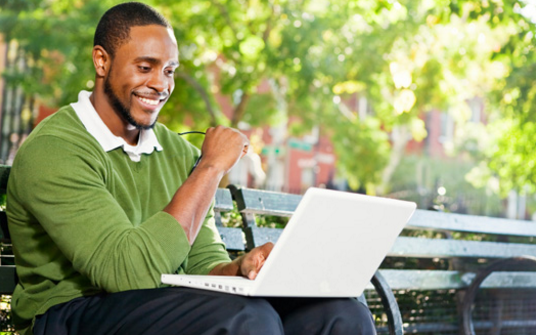 mano park bench using his laptop